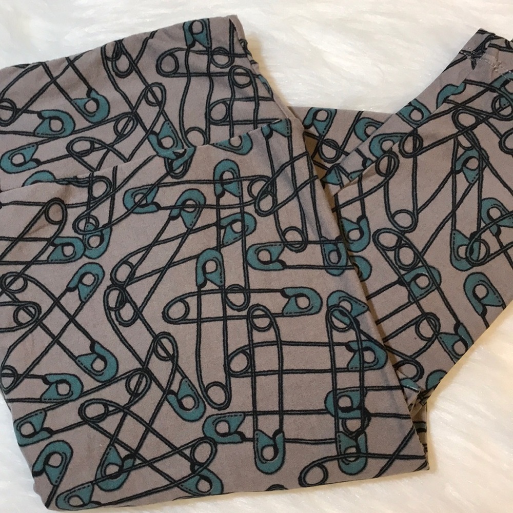 LuLaRoe OS Leggings with clothespins